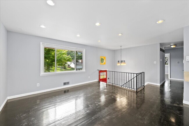 Foto del edificio - "Spacious 5-Bed Home with Granite Accents ...