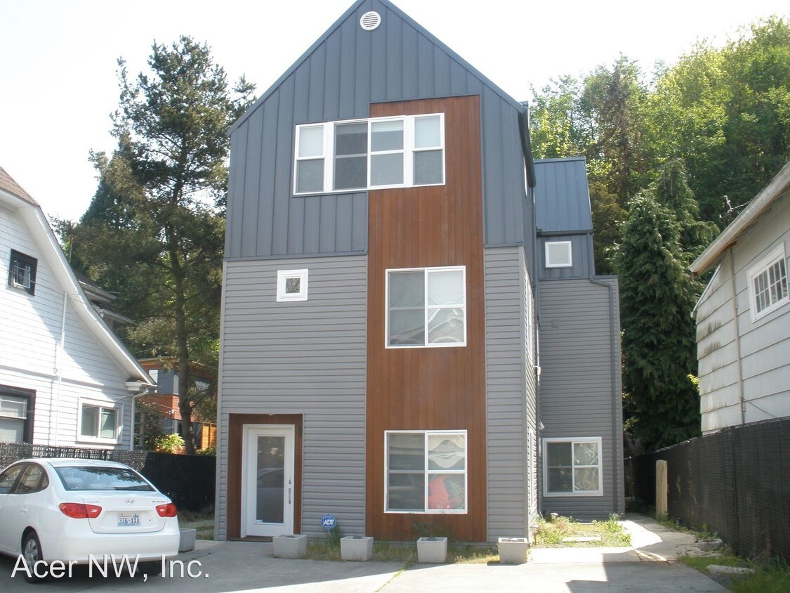 Primary Photo - 2446 55th Ave SW