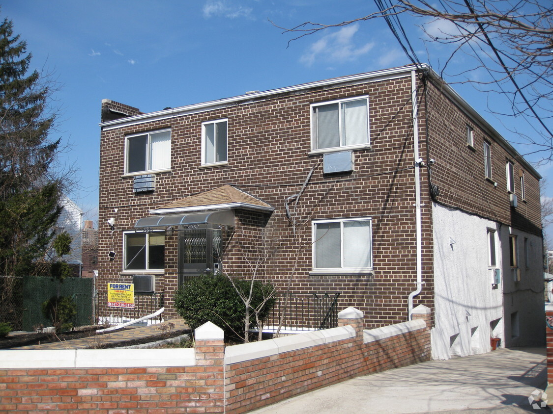 Primary Photo - 65-29 Maurice Ave