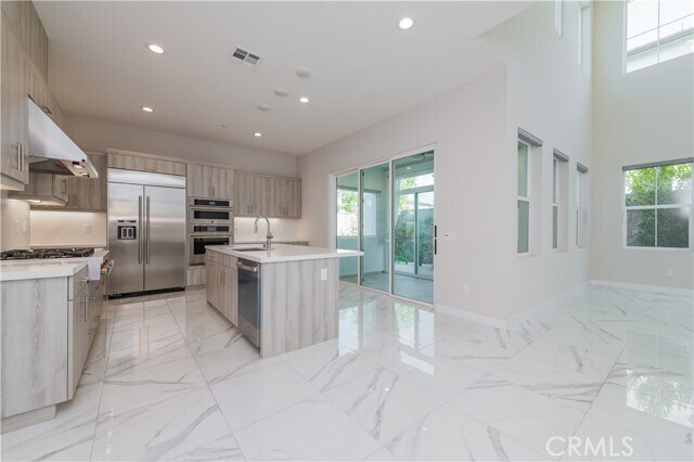 Foto del edificio - 270 Edna Pkwy