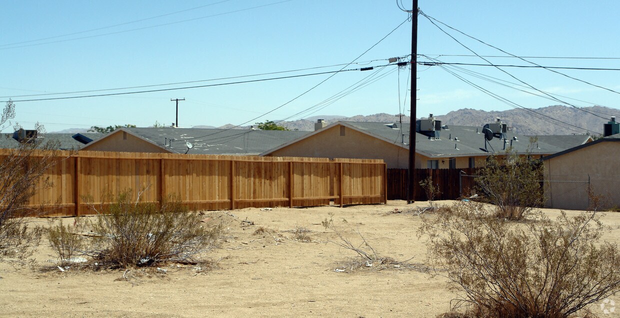 Building Photo - 16040 Serrano Rd