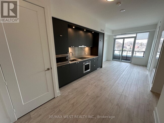 Building Photo - 259 The Kingsway