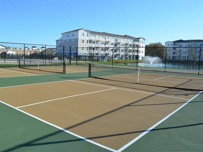Building Photo - Carillon Woods