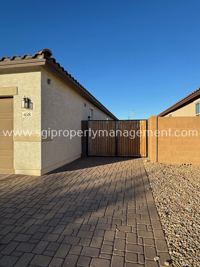 Foto del edificio - Beautiful Goodyear home with private pool