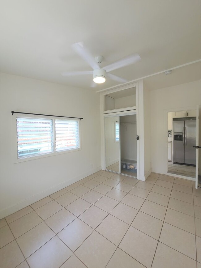 Building Photo - Convenient to everything! SOLAR!  3 bed, 1  bath