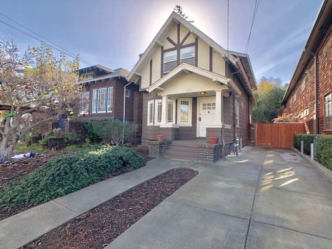 Foto del edificio - 1714 Santa Clara Ave