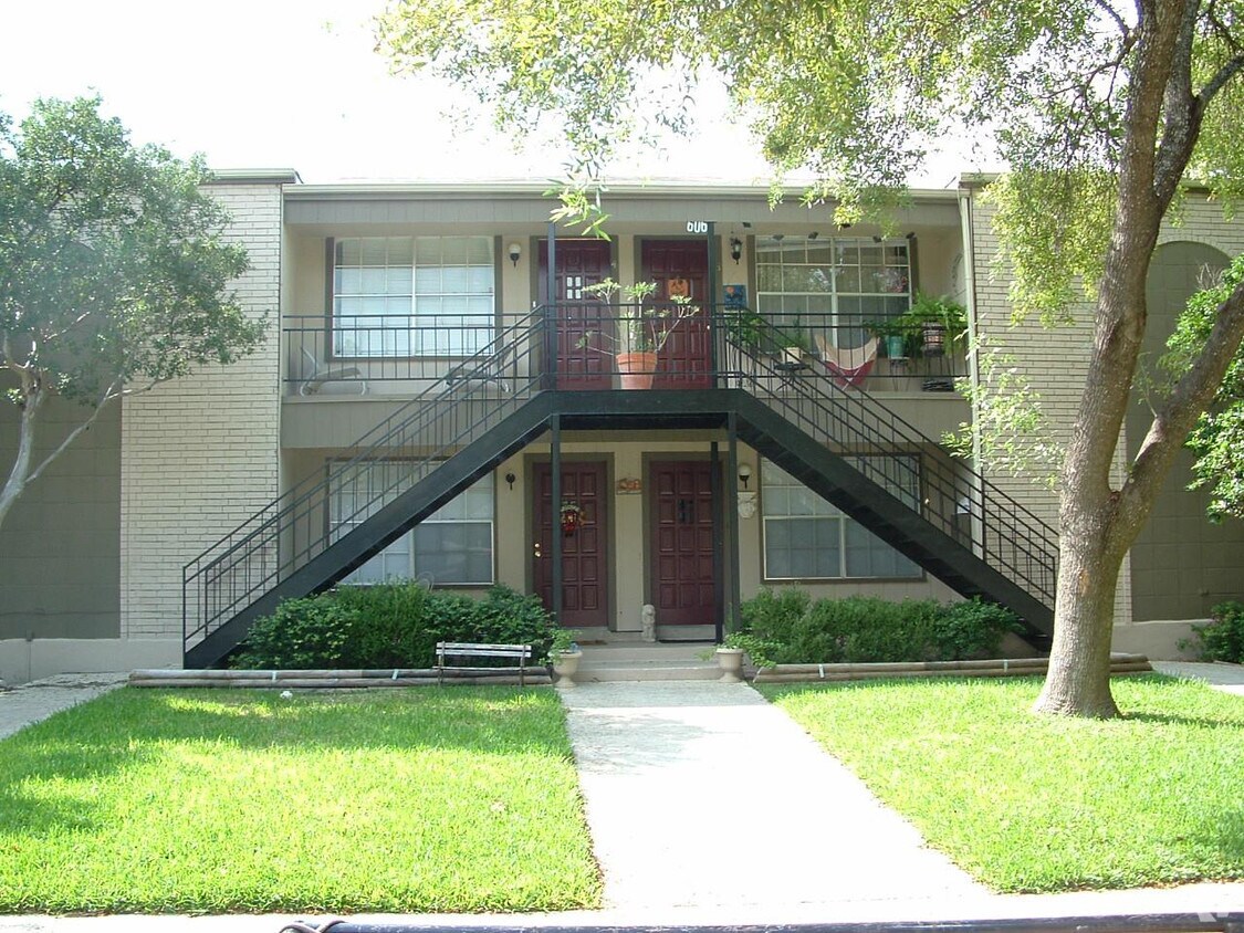 Primary Photo - 606-618 Chauncey Dr