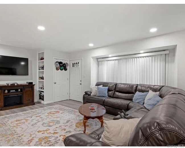 Building Photo - 2287 7th St