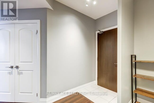 Photo du bâtiment - 1060 Sheppard Ave W