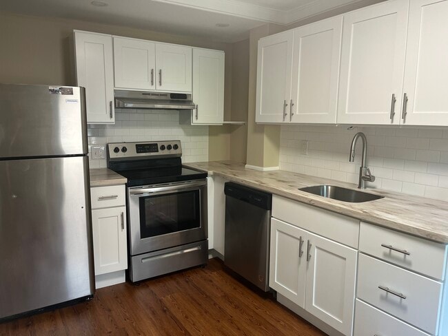 Kitchen - 715 Cattell St
