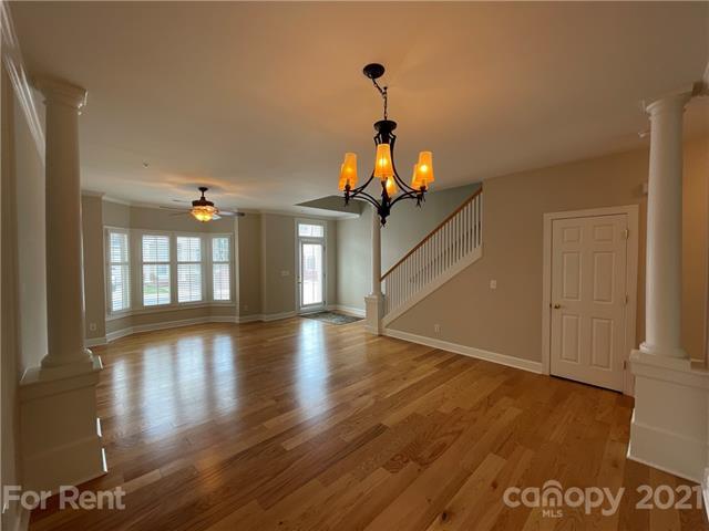 Building Photo - 335 Sloane Square Way