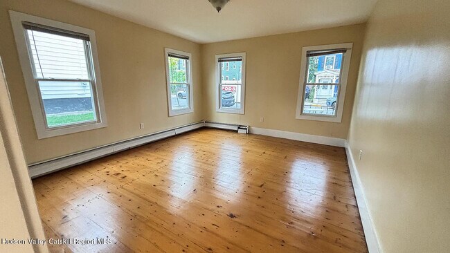 Foto del edificio - 30 8th St