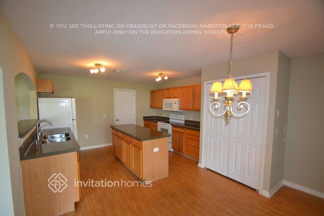 Building Photo - 11142 Summer Star Dr