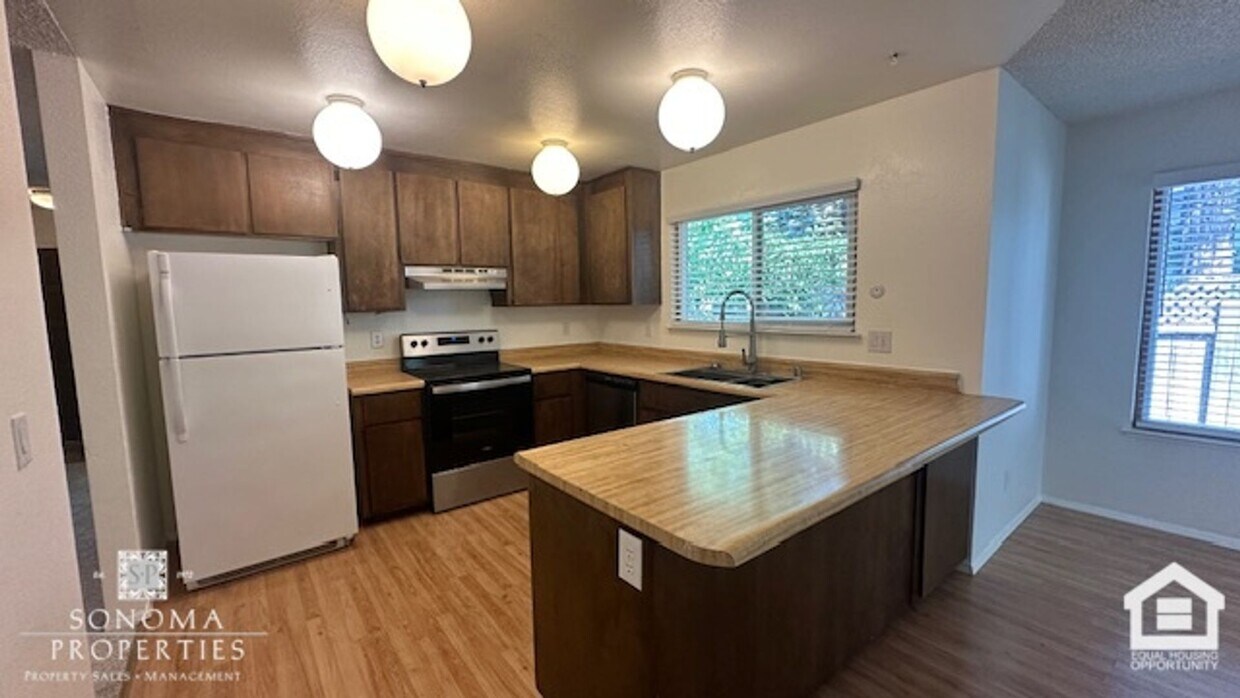 Foto principal - 2-bedroom, 2-bathroom Duplex in Sonoma!