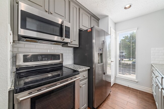 Building Photo - 2300 Augusta Dr