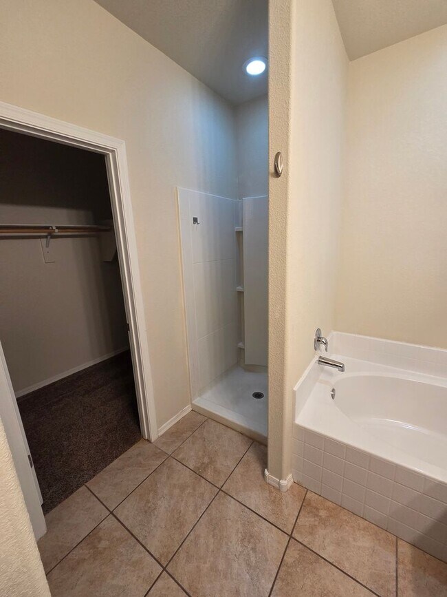 Foto del edificio - NW 3/BD 2/BA 2/CG Single Story