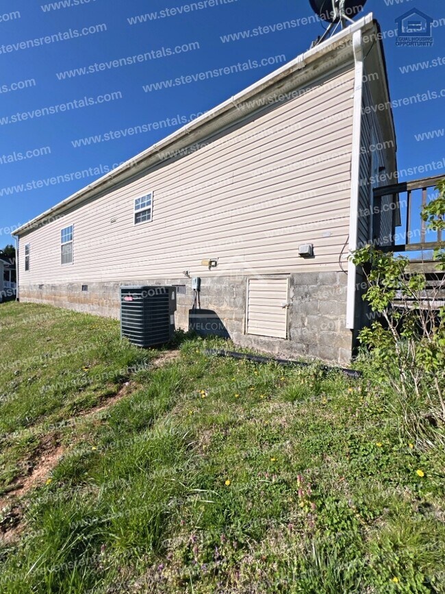 Building Photo - Tranquil Single Family Home