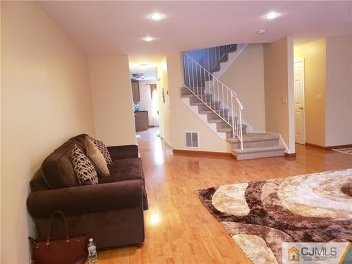 Foto principal - 613 Hampshire Dr