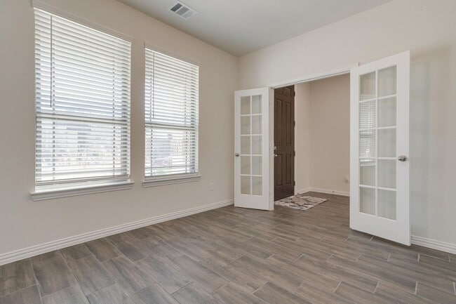 Building Photo - Amazing Townhome- 3 Bed, 2.5 Bath- Eagle M...