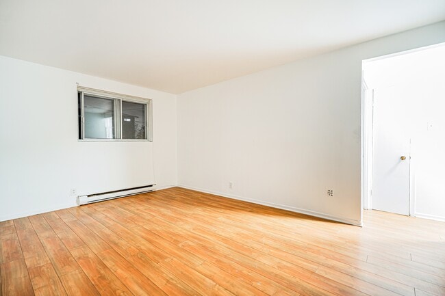 Building Photo - 2601 Chem. d'Oka