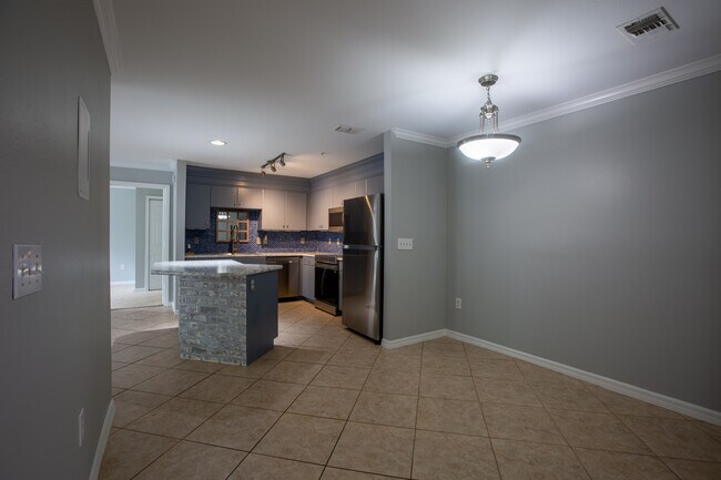 Foto del edificio - 3591 Kernan Blvd S