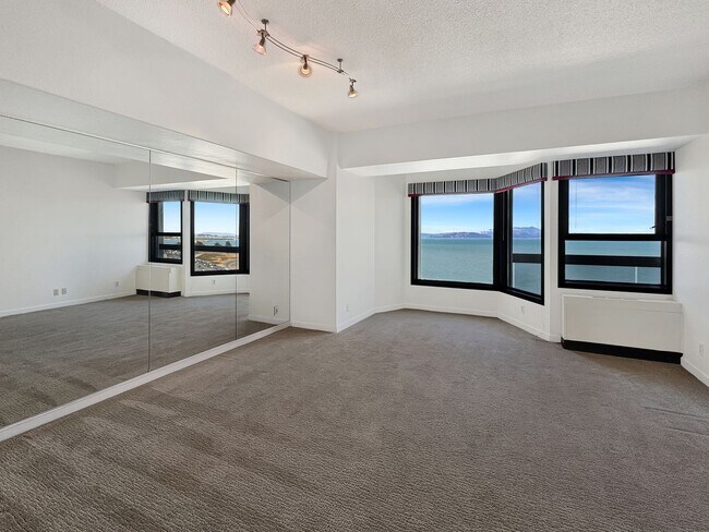 Foto del edificio - Bay Views High-Rise Living | Pacific Park ...