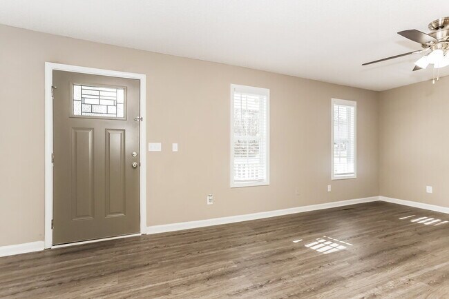 Building Photo - 385 River Trace Dr