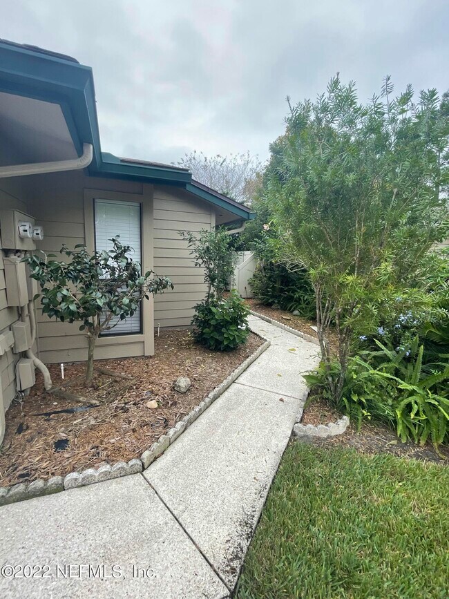 Building Photo - 9328 Arbolita Way