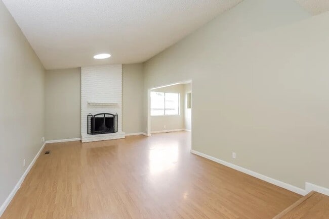 Building Photo - 1520 Sandy Way