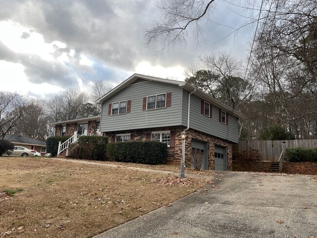 Building Photo - Beautiful Home