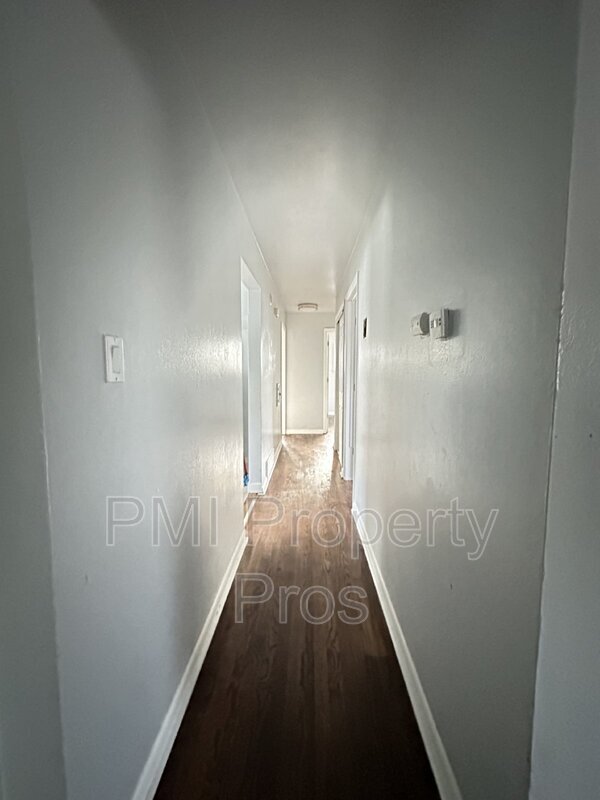 Building Photo - 5917 N 70th St