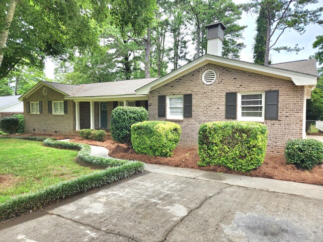 Building Photo - 1482 Wesley Dr