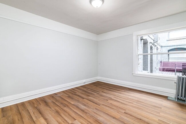 Interior Photo - 825 Post