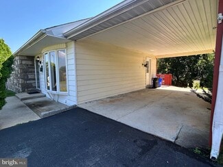 Building Photo - 409 Yale Ave