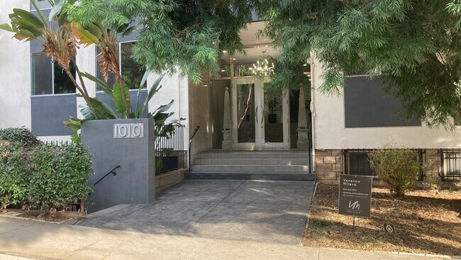 Building Photo - 1010 N Kings Rd