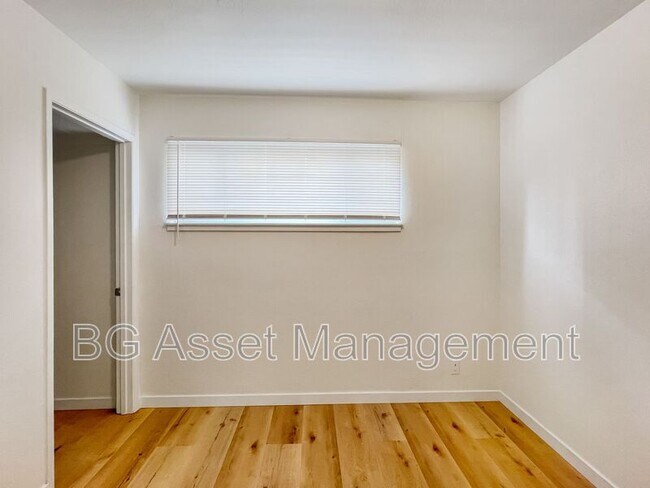 Building Photo - 1574 San Pablo Ave
