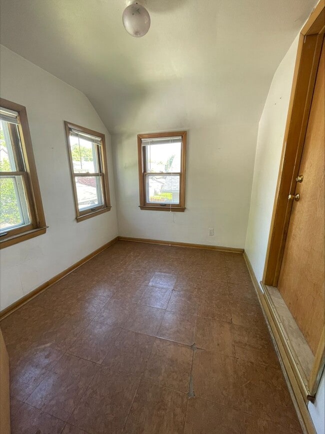 Building Photo - 3257 N Bremen St