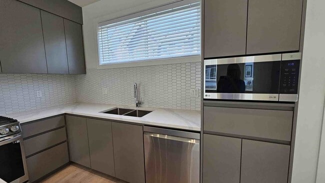 Building Photo - 23785 Dewdney Trunk Rd