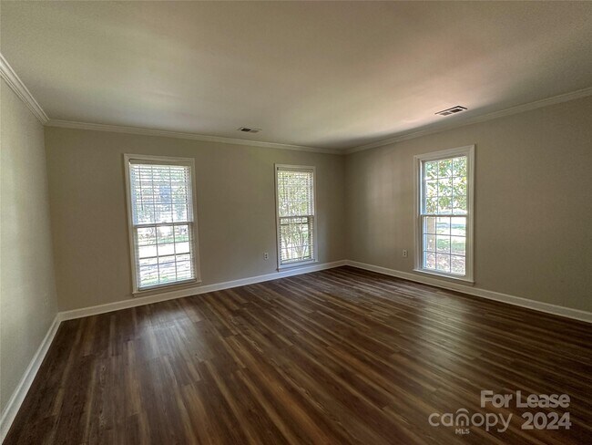 Foto del edificio - 1422 Sycamore Knoll Ct