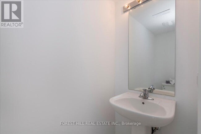 Photo du bâtiment - 111 Marina Village Dr