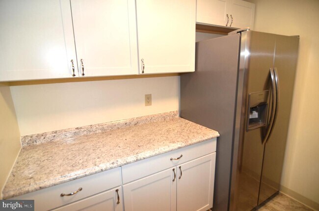 Building Photo - 23239 Rosewood Ct