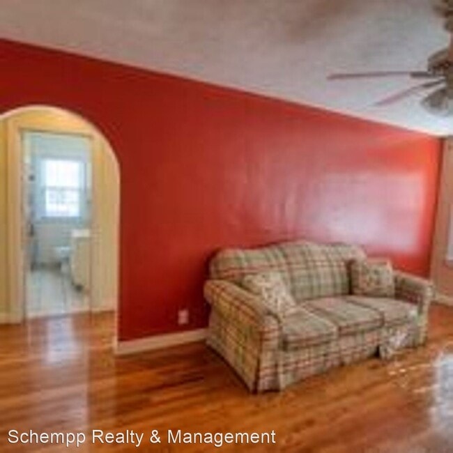 Building Photo - 2 br, 1 bath House - 715 W. Woodlawn Ave #5