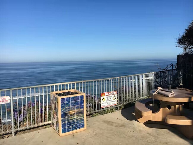 Foto del edificio - Luxe 3-Bedroom, 3-Bath Beach Home in Encinitas – w Furnished Option! Showing Today!