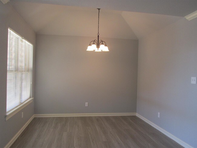 Building Photo - 1318 Springhill Road