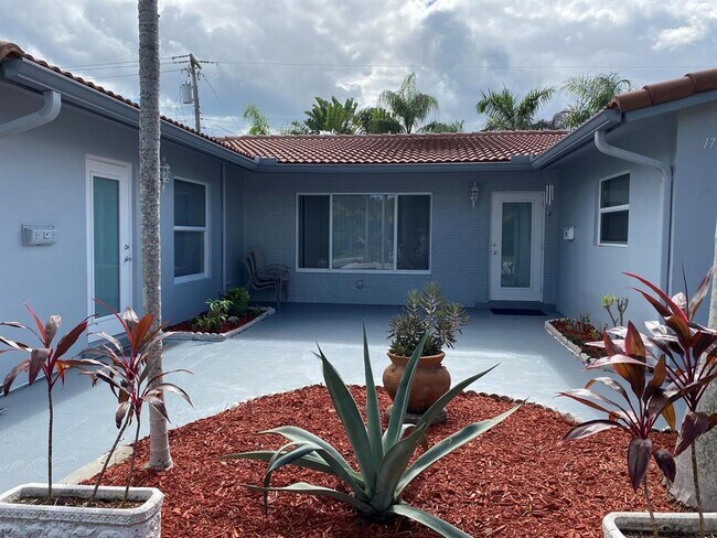 Foto del edificio - 1730 NE 56th Ct