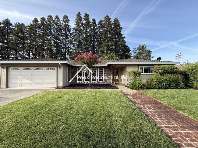 Building Photo - Spacious 3bd/2ba Carmichael Home With Sun Room