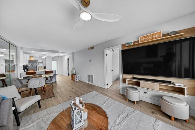 Foto del edificio - 710 N Ocean Blvd
