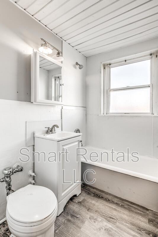 Foto del edificio - 807 Clara Ave