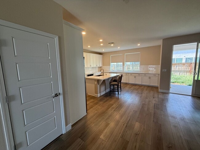 Building Photo - Newer Home in Tthe Northlake Community