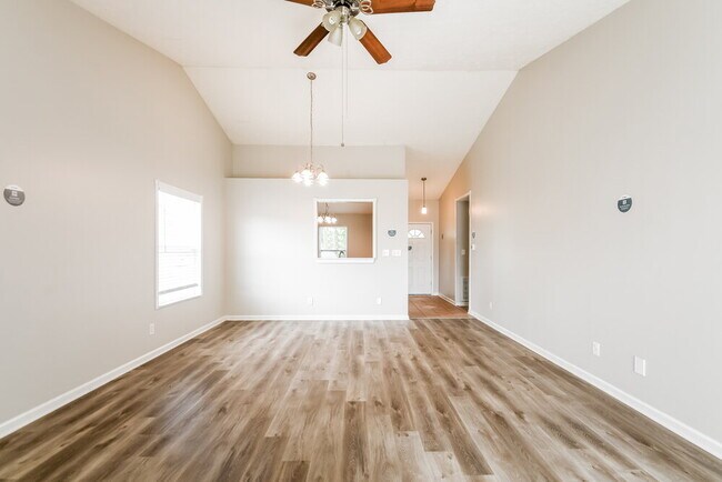 Building Photo - 5220 Mesa Verde Dr
